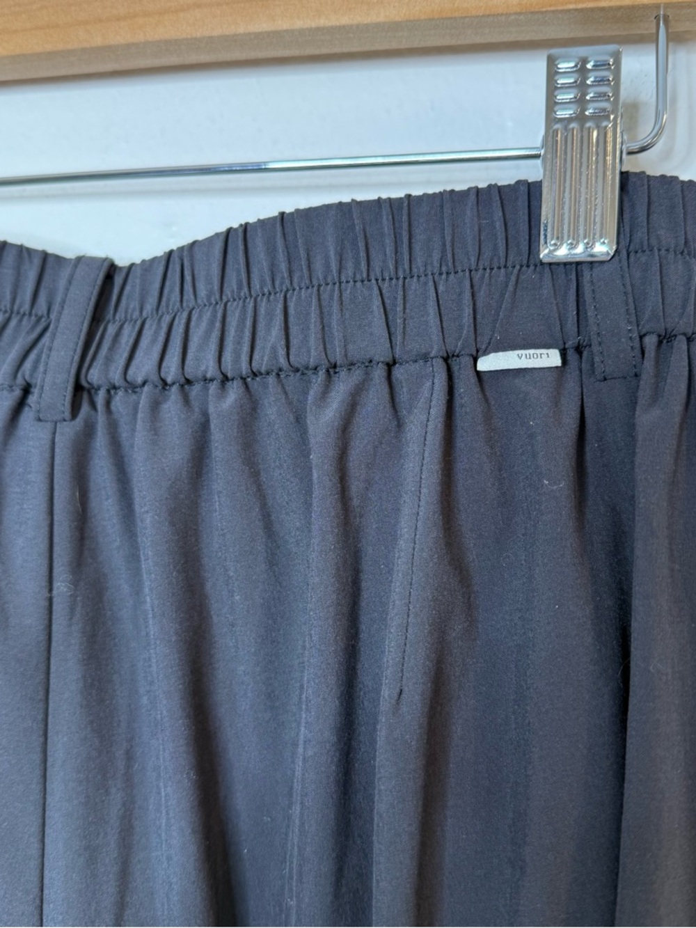 Vuori Villa Trouser in black size medium inseam 33” - Picture 8 of 14